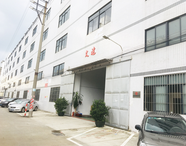 廠門(mén)口